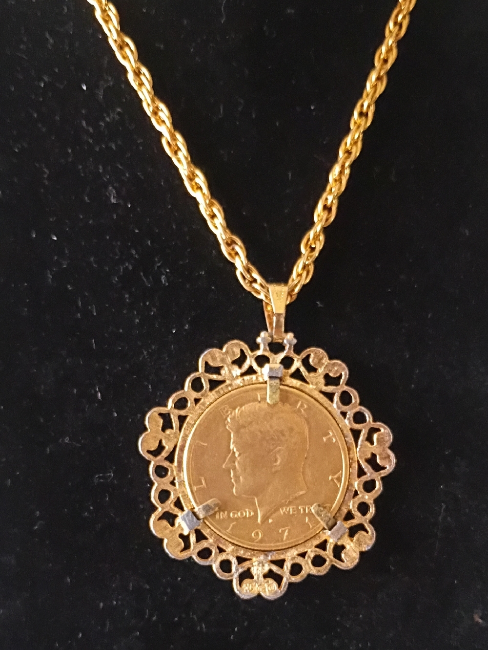 Vintage Kennedy Half DollarCoin Pendant Necklace Gold Tone Stunning